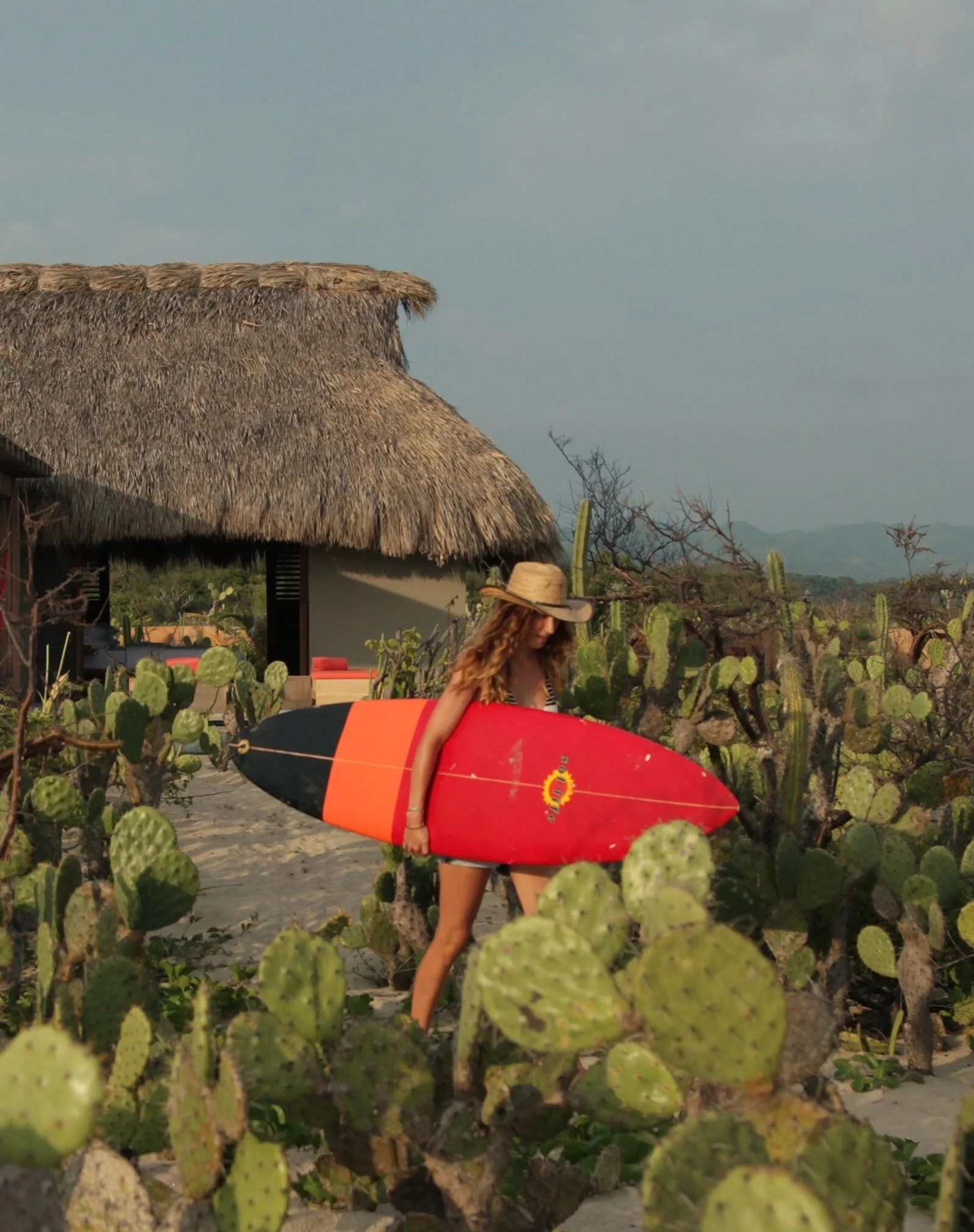 Tucked away along a pristine, secluded coastline just north of Puerto Escondido, Hotel Escondido rests between the raw power of the Pacific Ocean and the dramatic rise of the Sierra Madre del Sur mountains. Envisioned as a peaceful coastal refuge, th