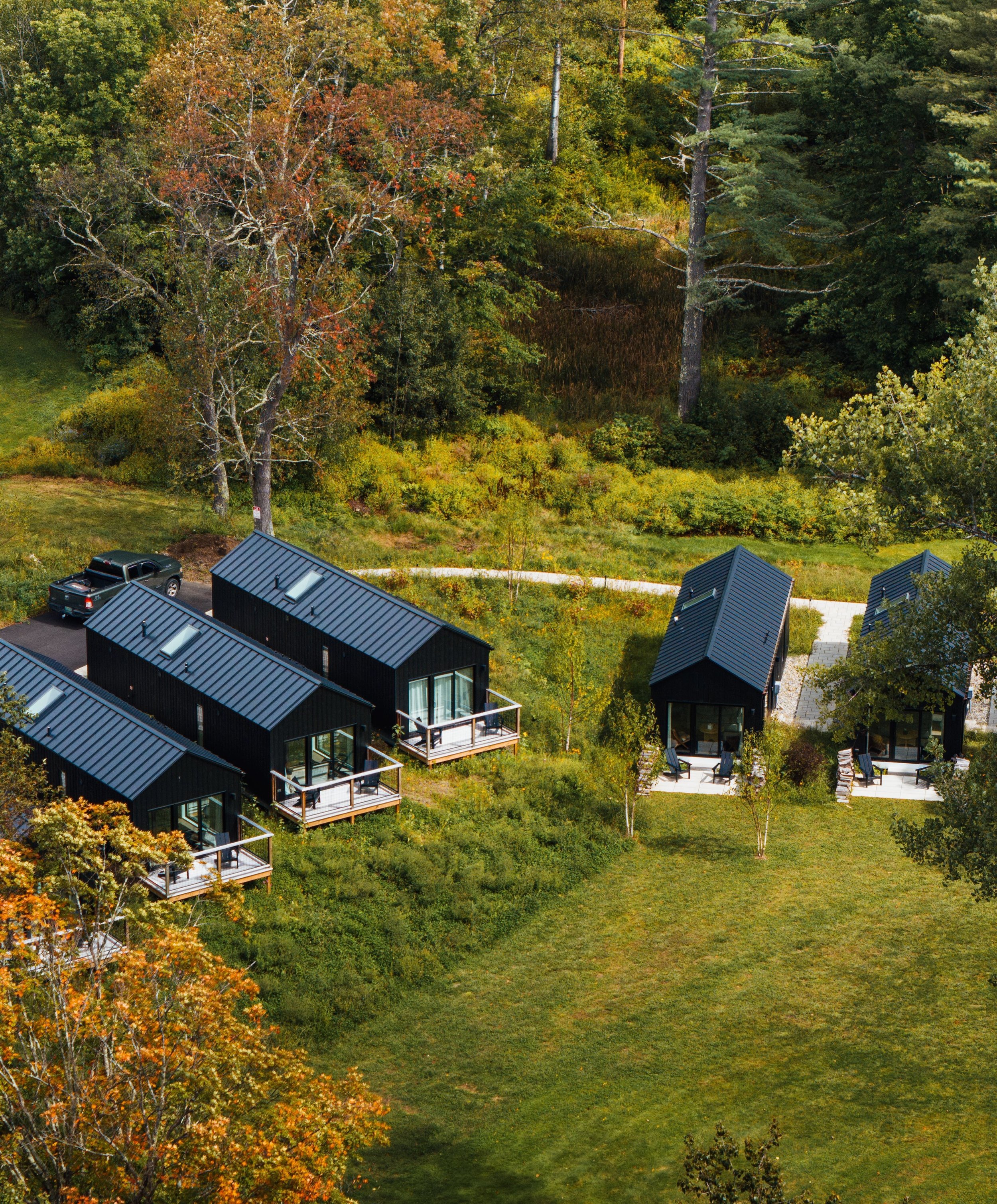 Designed for modern outdoor enthusiasts, T&auml;lta Lodge sits alongside the Little River in Stowe, offering an active, nature-focused basecamp. The property reimagines classic motor-lodge architecture through modern timber construction, custom gear-