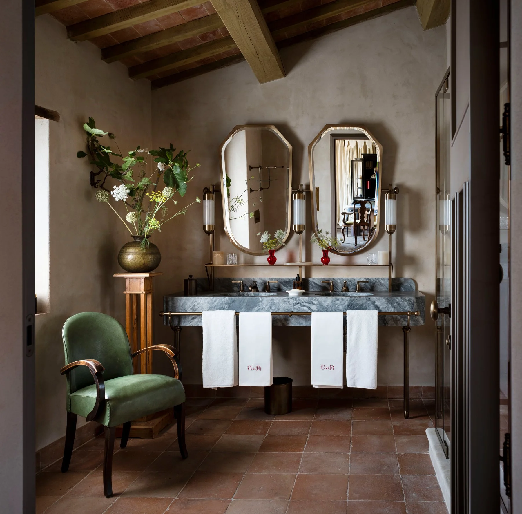 Castle Hotels | Italy Boutique Hotel | Umbria Hotel | Tuscany Hotel |  Agriturismo | Eco travel | eco hotel | landscape hotel | nature hotel | nature destination | room and wild | Reschio Umbria