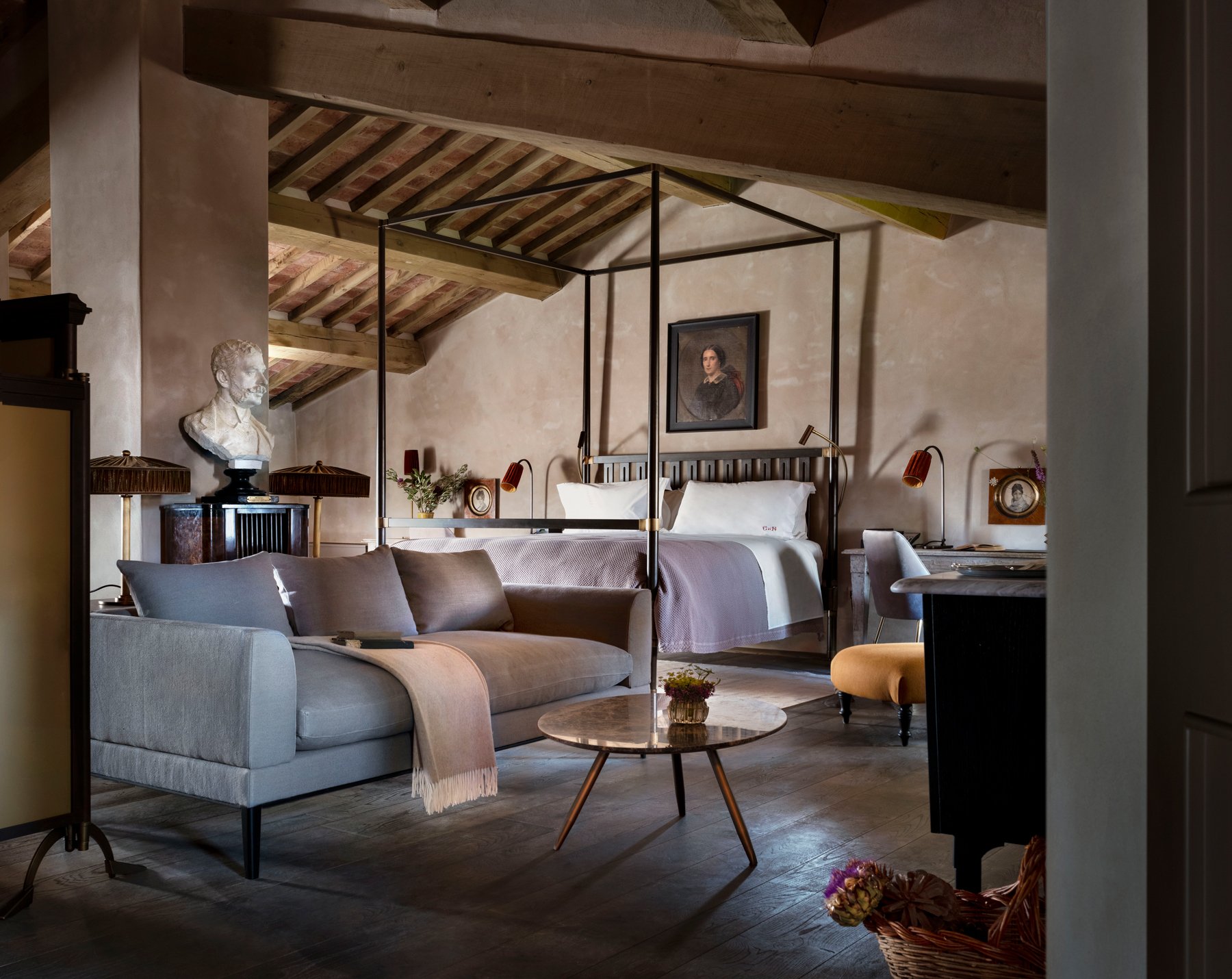 Castle Hotels | Italy Boutique Hotel | Umbria Hotel | Tuscany Hotel |  Agriturismo | Eco travel | eco hotel | landscape hotel | nature hotel | nature destination | room and wild | Reschio Umbria