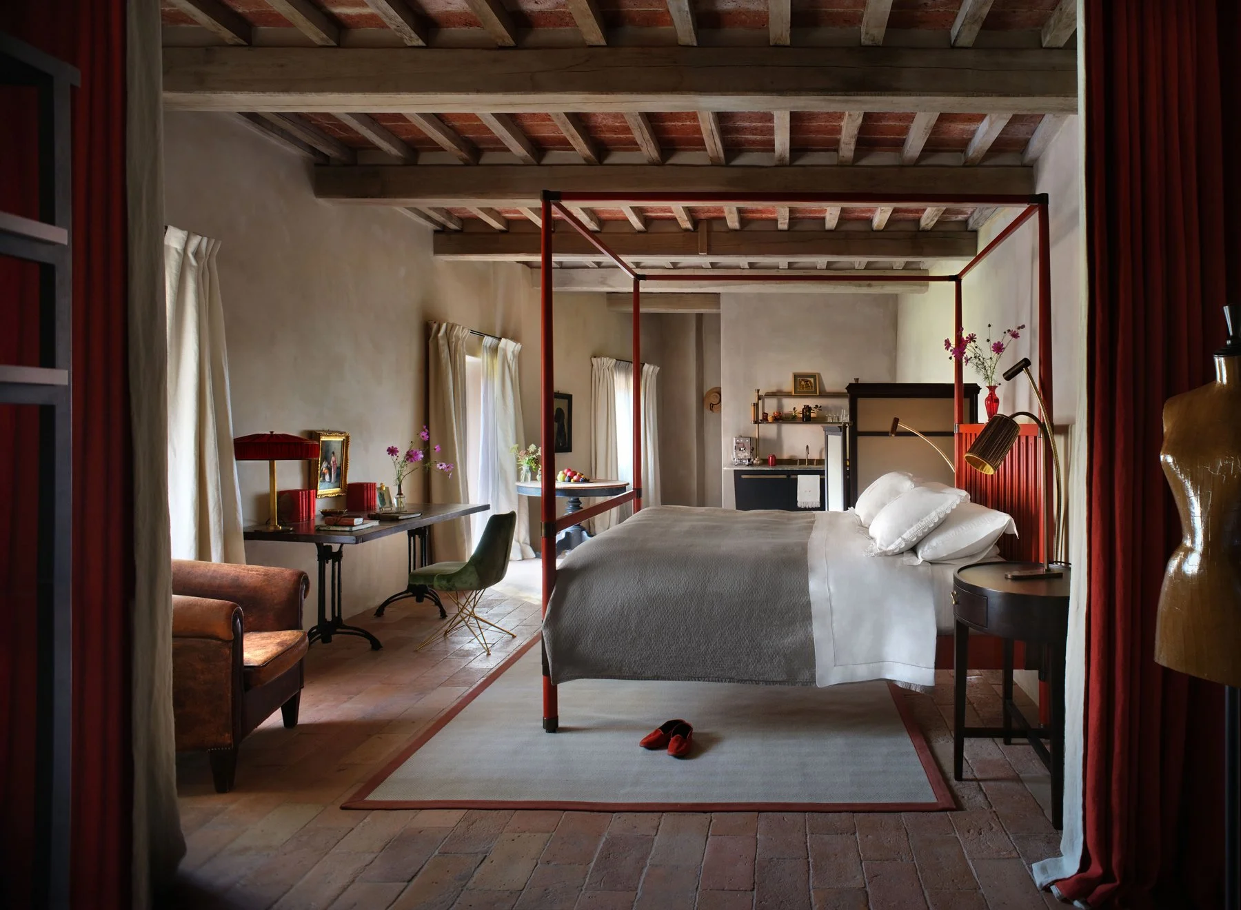 Castle Hotels | Italy Boutique Hotel | Umbria Hotel | Tuscany Hotel |  Agriturismo | Eco travel | eco hotel | landscape hotel | nature hotel | nature destination | room and wild | Reschio Umbria