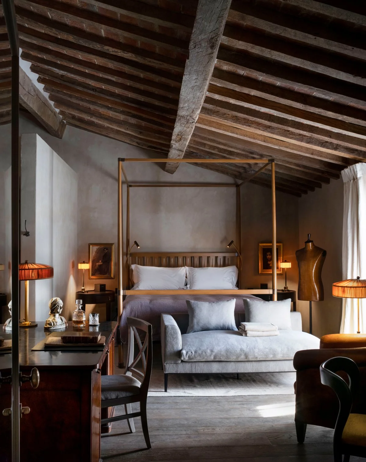 Castle Hotels | Italy Boutique Hotel | Umbria Hotel | Tuscany Hotel |  Agriturismo | Eco travel | eco hotel | landscape hotel | nature hotel | nature destination | room and wild | Reschio Umbria