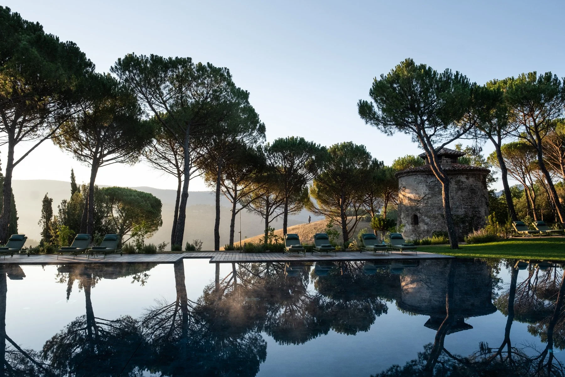 Castle Hotels | Italy Boutique Hotel | Umbria Hotel | Tuscany Hotel |  Agriturismo | Eco travel | eco hotel | landscape hotel | nature hotel | nature destination | room and wild | Reschio Umbria