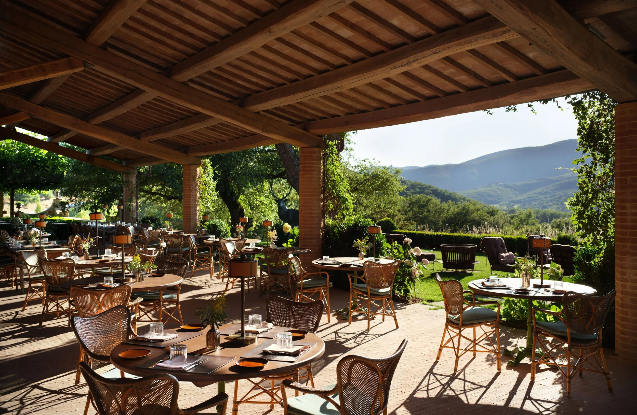 Castle Hotels | Italy Boutique Hotel | Umbria Hotel | Tuscany Hotel |  Agriturismo | Eco travel | eco hotel | landscape hotel | nature hotel | nature destination | room and wild | Reschio Umbria