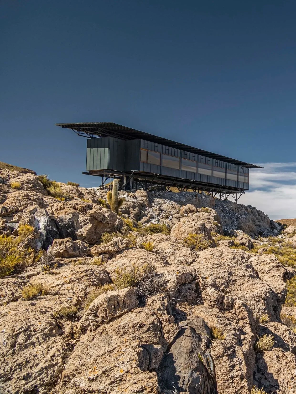 Framed by the volcanic slopes of Mount Tunupa and the vast, brilliant expanse of the Salar de Uyuni, Explora&rsquo;s lodge in Jirira serves as an off-grid mountain refuge on the edge of the Bolivian Altiplano.

Life at Jirira moves to the quiet rhyth