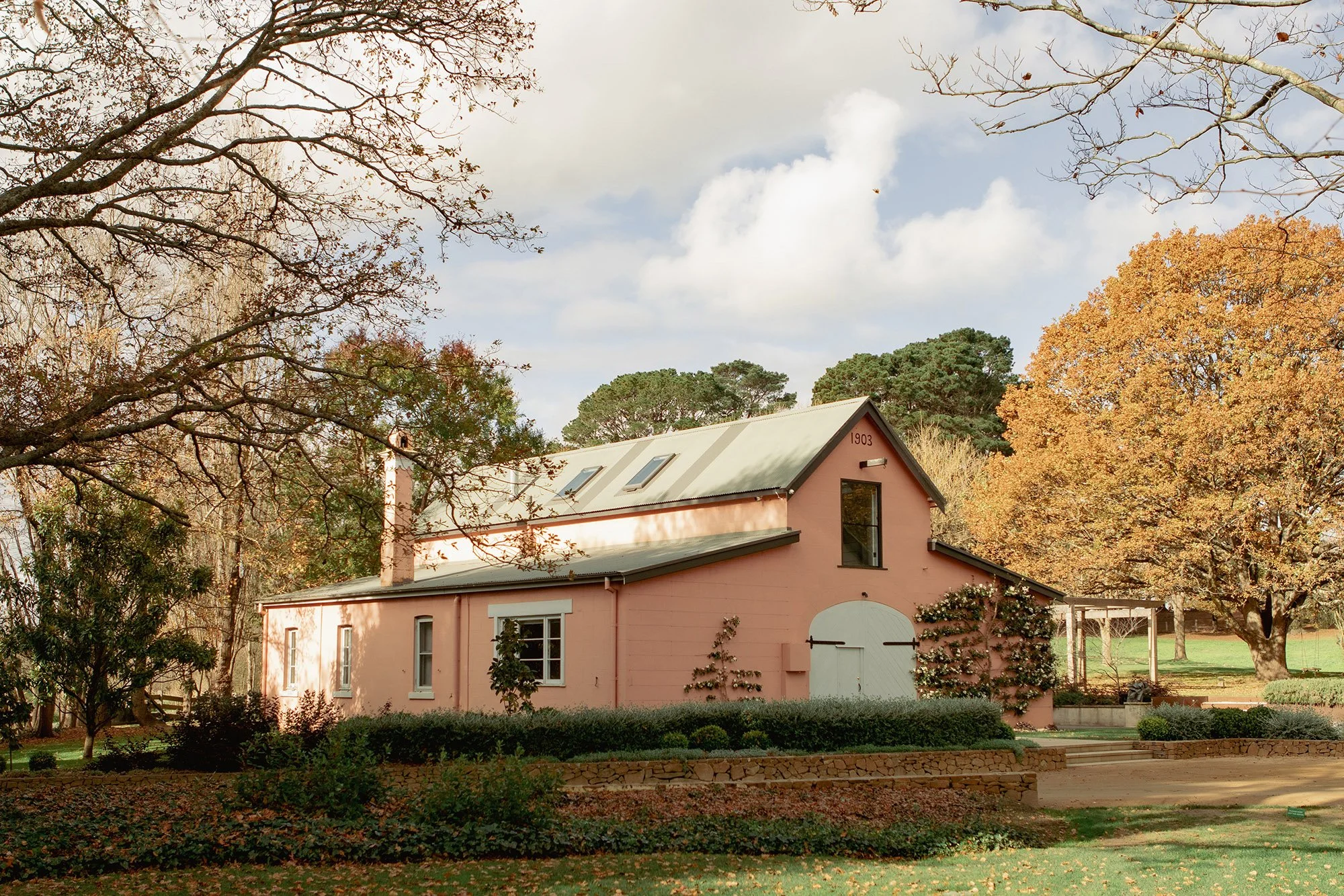 Farm Hotels | Agriculture Hotels | Agrotourism | Farmhouse | Eco travel | eco hotel | Slow travel | landscape hotel | nature hotel | nature destination | room and wild | Australia luxury Hotel | New South Wales | Mona Farm