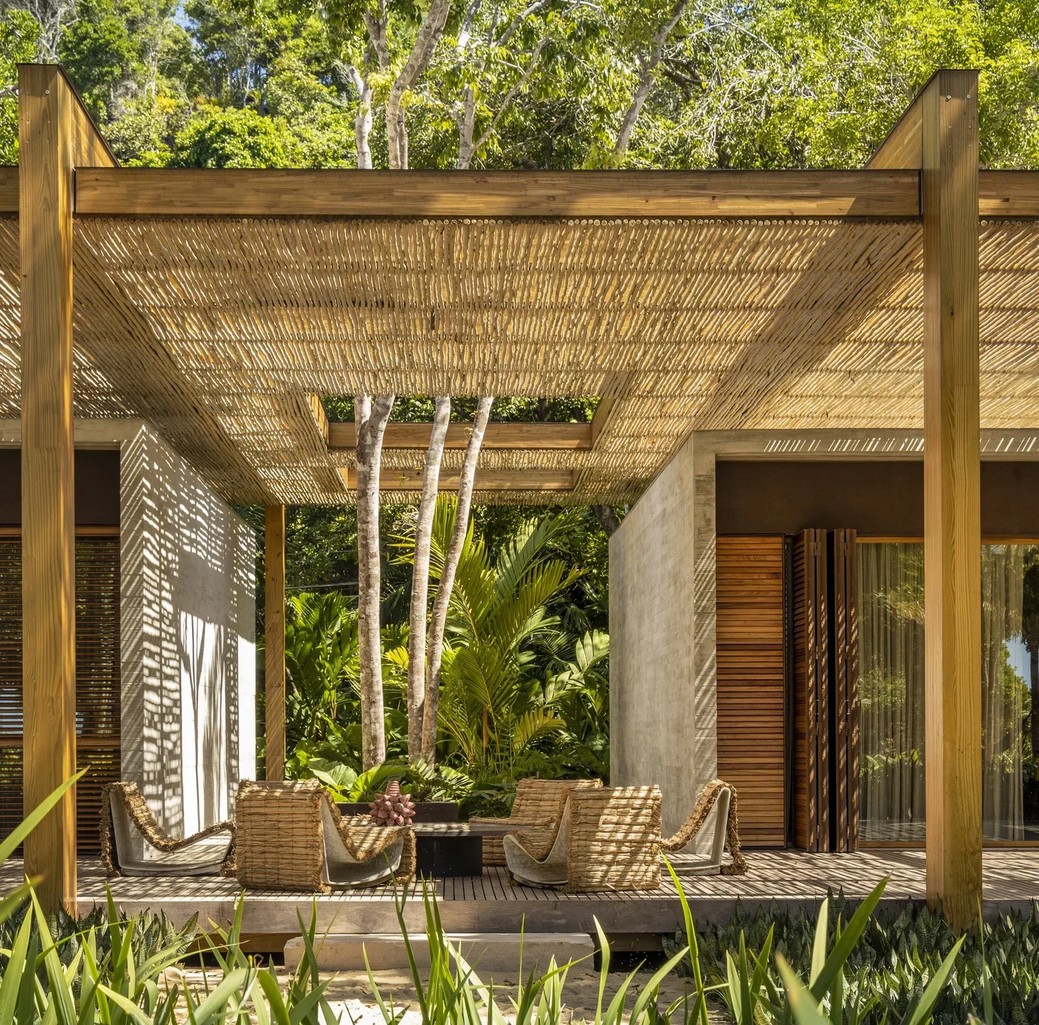 landscape architecture | Nature-inspired architecture | organic architecture | Eco travel | eco hotel | landscape hotel | nature hotel | nature destination | room and wild | luxury villa brazil | studio mk27 | On the Sand House