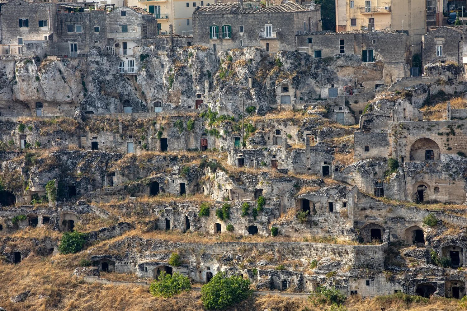 experiential travel | travel guide | travel inspiration | slow travel | adventure travel | nature travel | unique travel experiences | eco travel | sustainable travel | eco lodges | landscape hotels | room and wild | The botanist gin | Italy cave