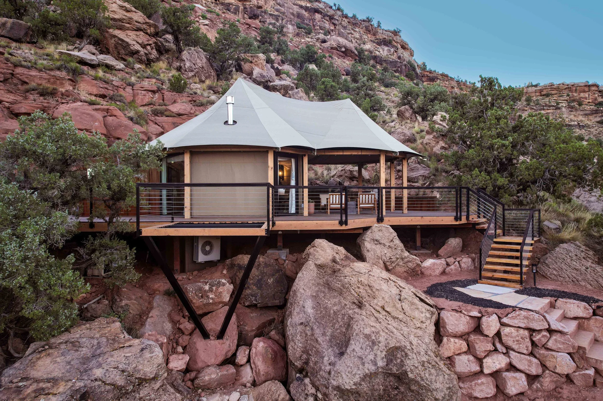 Eco travel | eco hotel | adventure hotel | landscape hotel | nature hotel | nature destination | room and wild | stargazing | Utah luxury Hotel | Open Sky Zion