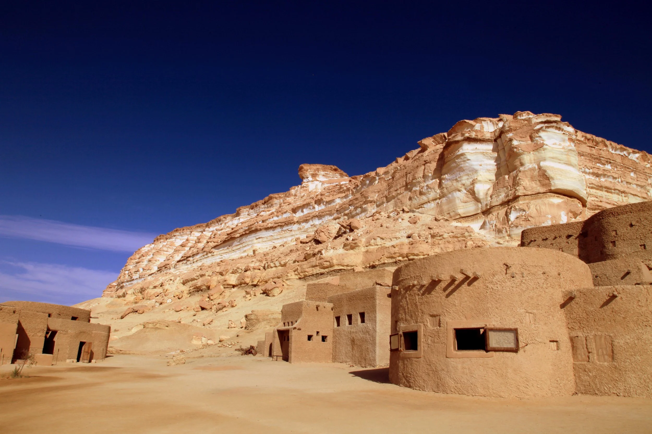 Vernacular architecture | Sustainable hospitality | Heritage hotels | Eco travel | eco hotel | landscape hotel | nature hotel | nature destination | room and wild | Egypt luxury Hotel | Adrere Amellal