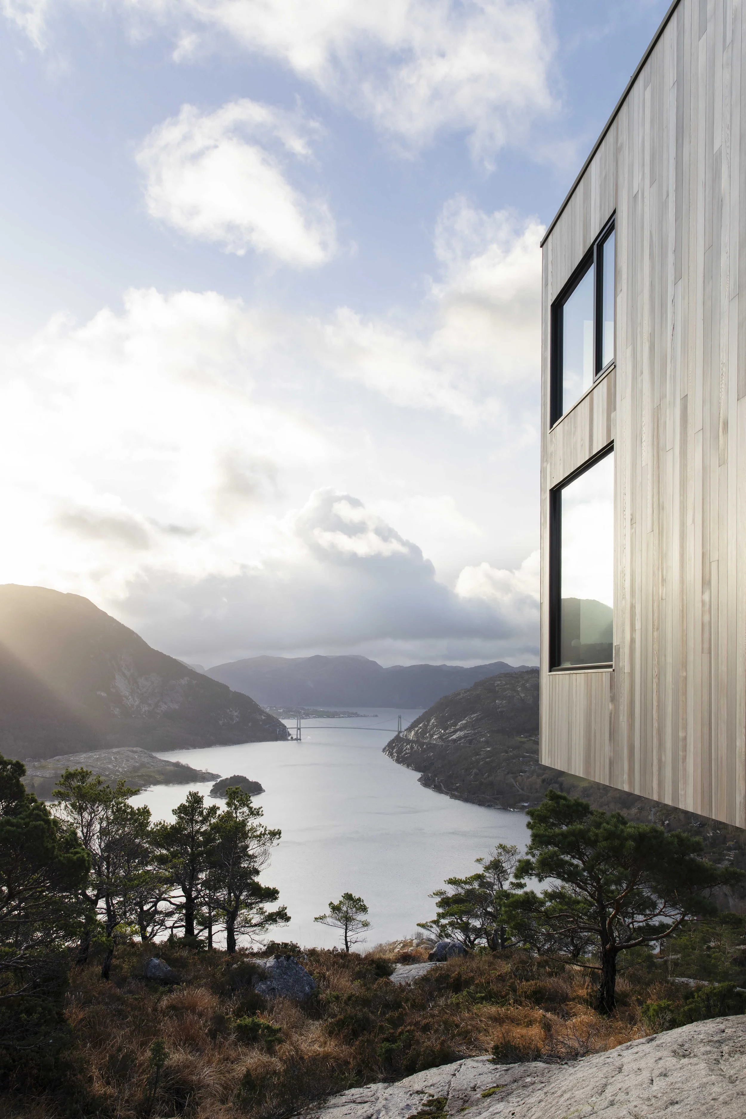 Norway Hotels | modern architecure | treehouse | Eco travel | eco hotel | adventure hotel | luxury hotel norway | landscape hotel | nature hotel | nature destination | room and wild | Bolder Vipp