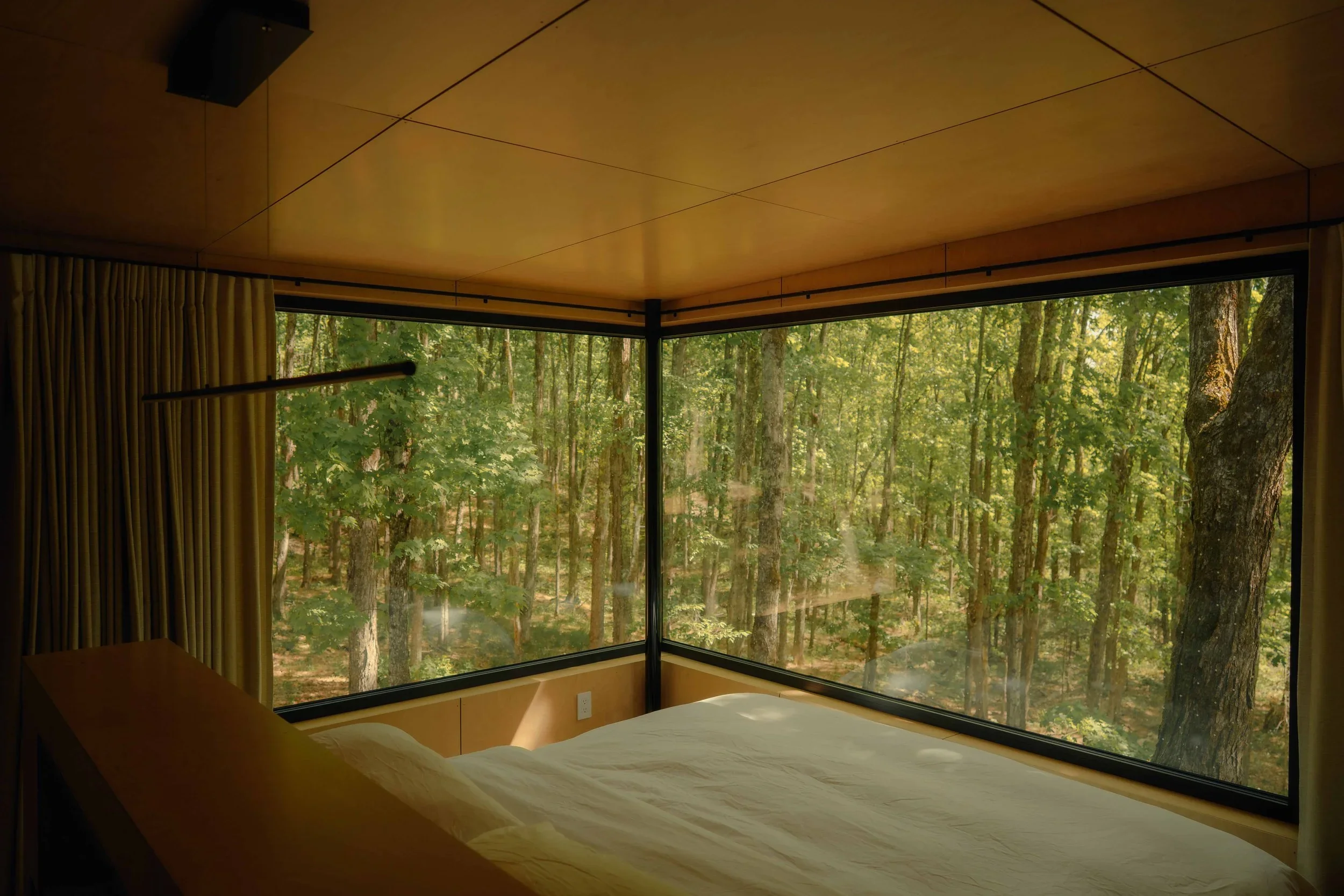 Fall Foliage | Ontario hotel | Eco travel | eco hotel | Slow travel | landscape hotel | nature hotel | nature destination | room and wild | The Hartwood Fort Treehouse Co