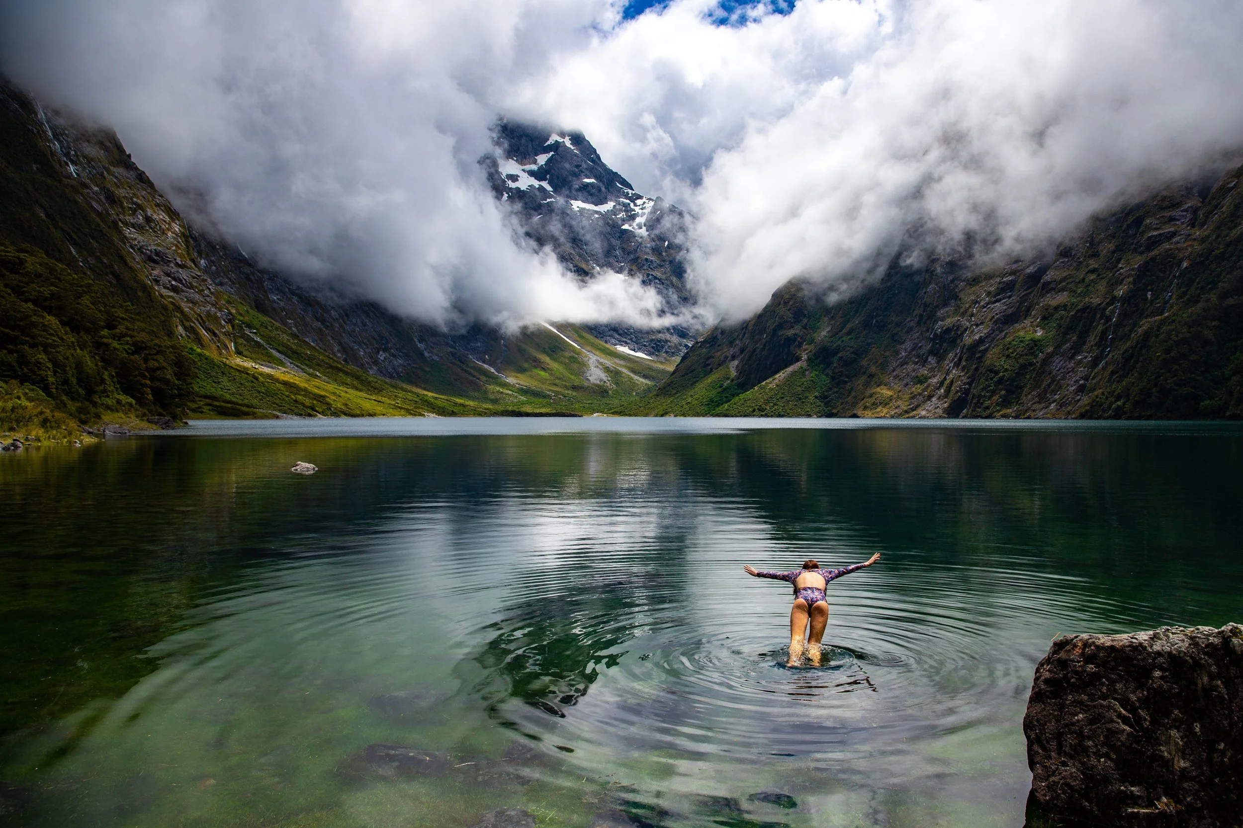 wellness travel | self care | spa hotel | mindfulness | Eco travel | eco hotel | landscape hotel | nature hotel | nature destination | room and wild | Milford Sound, New Zealand