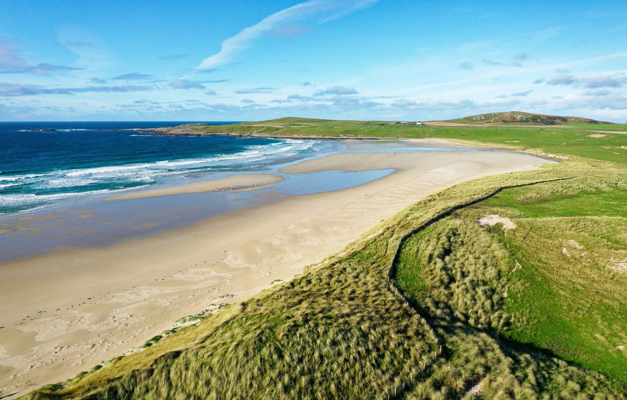 Sustainable Brand | Nature Destination | Experiential travel | Travel Guide | Gin Tasting | Foraging | Sustainable Business |  Islay Scotland | Travel Scotland | Botanist Gin | Bruichladdich Distillery | Room and Wild | Kate Hannett