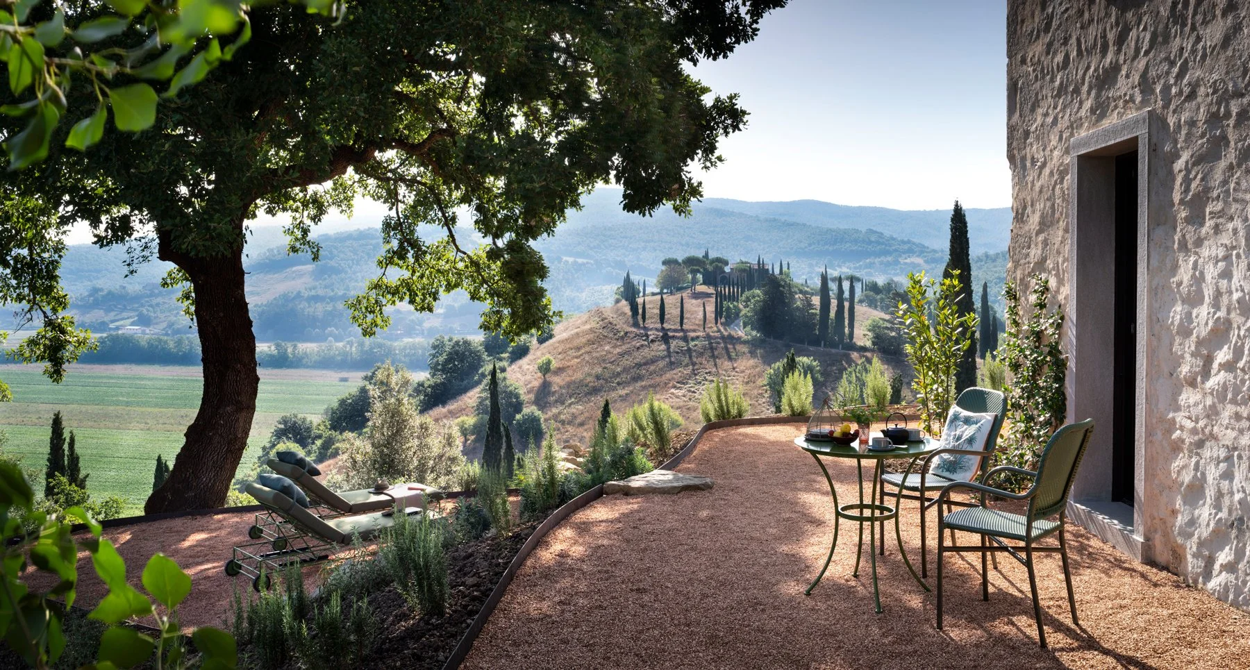 Castle Hotels | Italy Boutique Hotel | Umbria Hotel | Tuscany Hotel |  Agriturismo | Eco travel | eco hotel | landscape hotel | nature hotel | nature destination | room and wild | Reschio Umbria