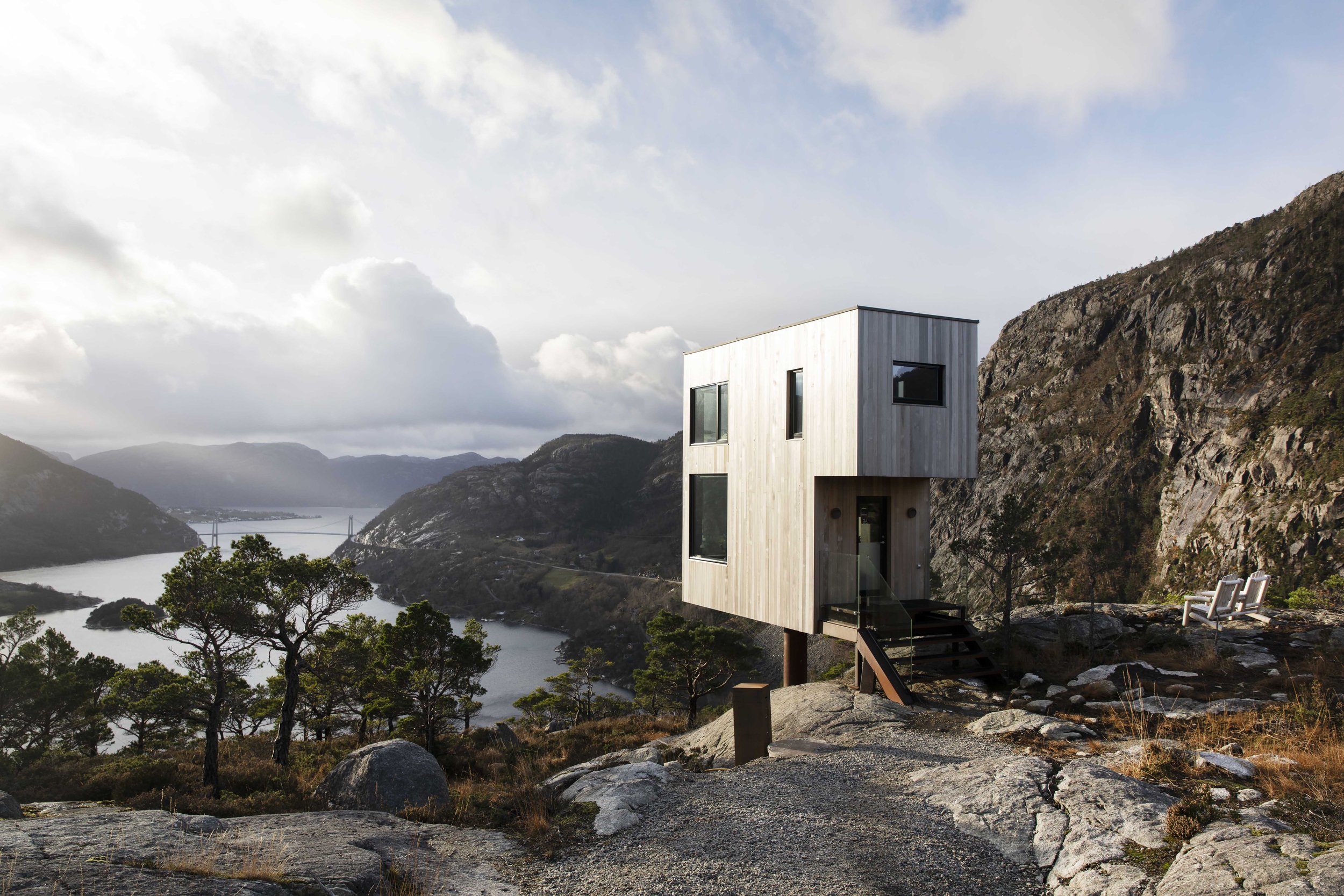 Norway Hotels | modern architecure | treehouse | Eco travel | eco hotel | adventure hotel | luxury hotel norway | landscape hotel | nature hotel | nature destination | room and wild | Bolder Vipp