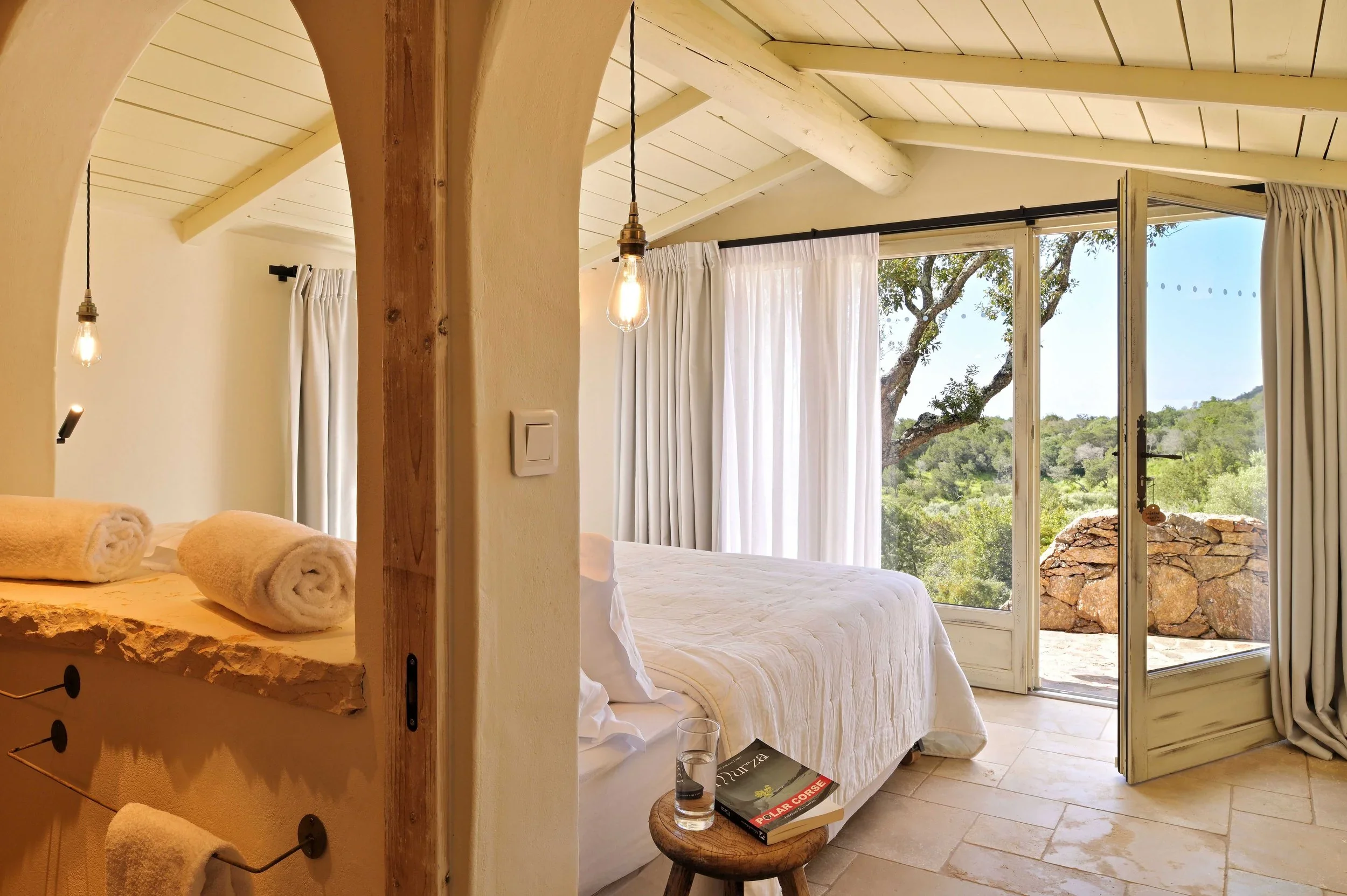 Corsica Hotel | Island Hotel | Slow Living | Europe hotel | Eco travel | eco hotel | landscape hotel | nature hotel | nature destination | room and wild | Les Oliviers de Palombaggia