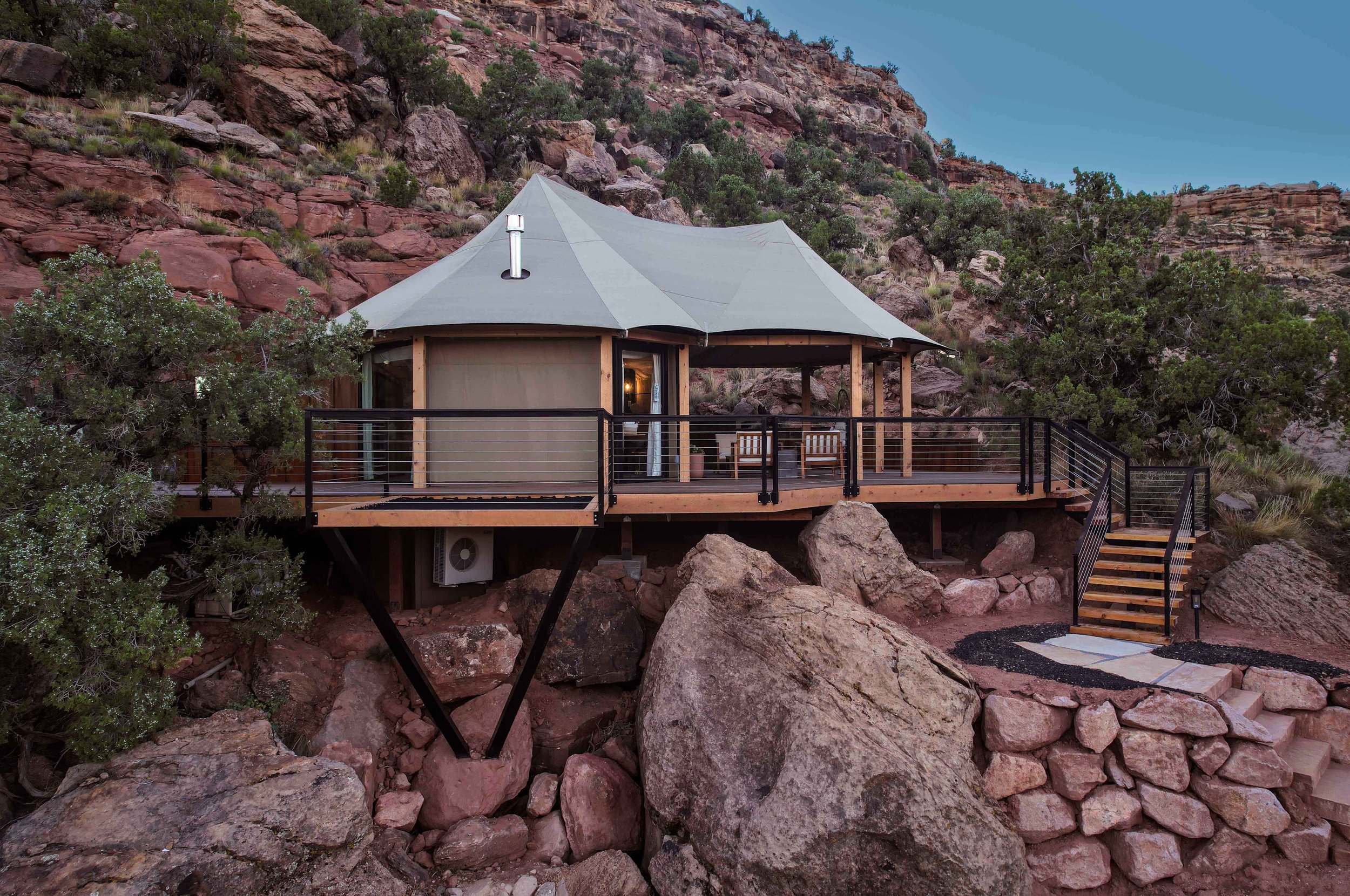 Utah travel guide | Utah Forever | Places to visit in utah | Glamping | Stargazing | Utah Hotels | Eco travel | eco hotel | landscape hotel | nature hotel | nature destination | room and wild | Open Sky Zion