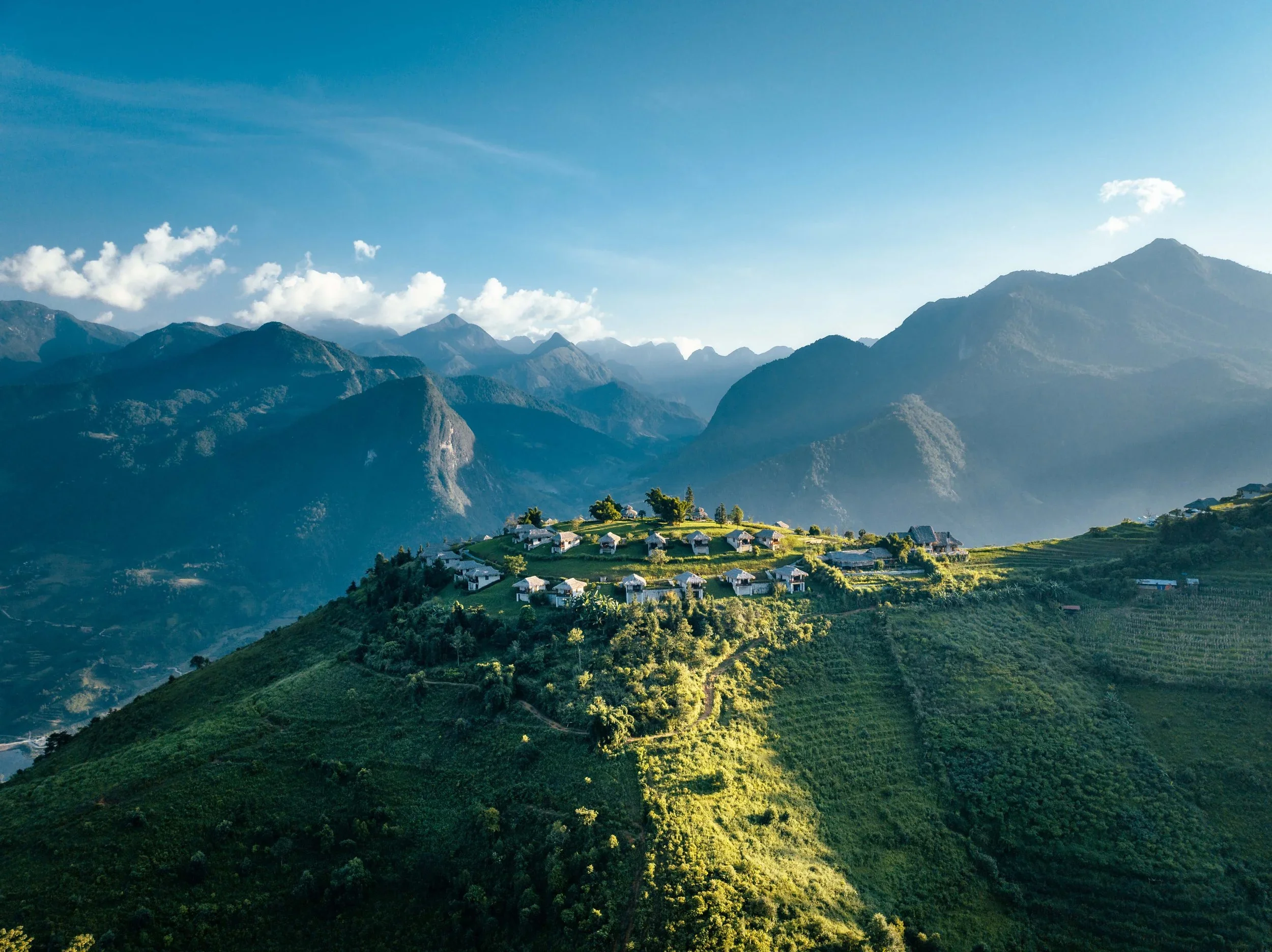 Vietnam luxury hotel | adventure hotel  | mindfulness | colour theory | colour psychology | Eco travel | eco hotel | landscape hotel | nature hotel | nature destination | room and wild | luxury hotel | Topas Ecolodge