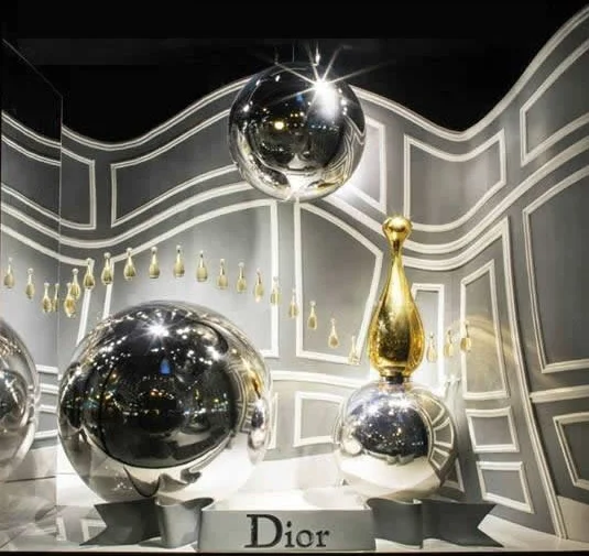 Dior_Saks_Fifth_Avenue_windows_2.jpg
