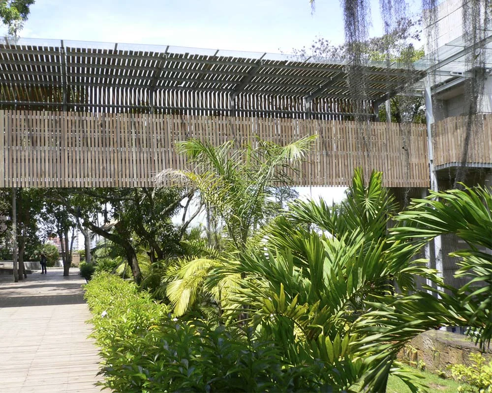 Administrative and treatment functions are co-located with public parkland at the Parque del Agua.