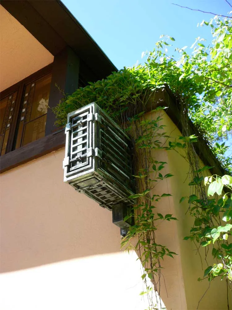 Cast light sconce? Yes, please.