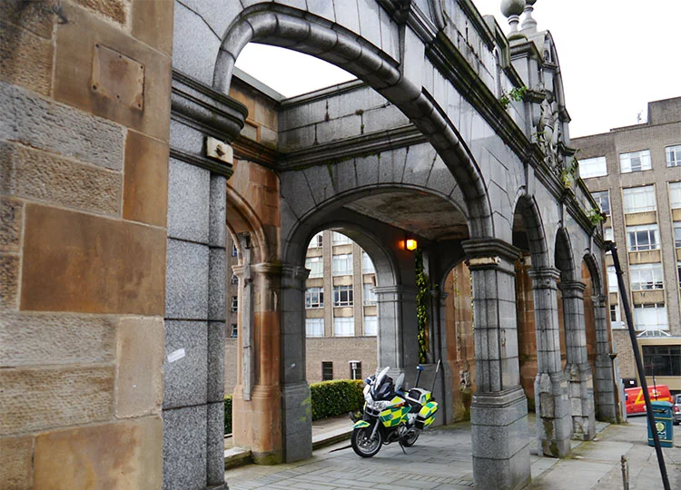 Arcade fronting Rottenrow.