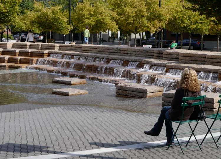 2.&nbsp; Portland's Jamison Square Fountain