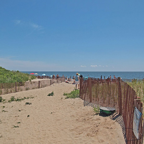 Image: Hammonasset Beach State Park, Connecticut, by rickpilot_2000 via Wikimedia Commons.