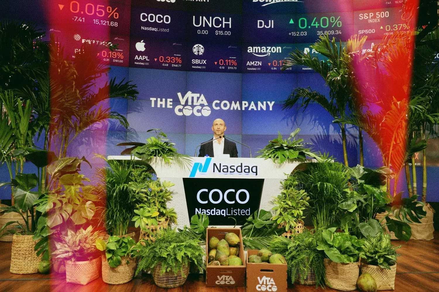 tropic-of-flowers-plant-wall-botanical-vita-coco-nasdaq-9.webp