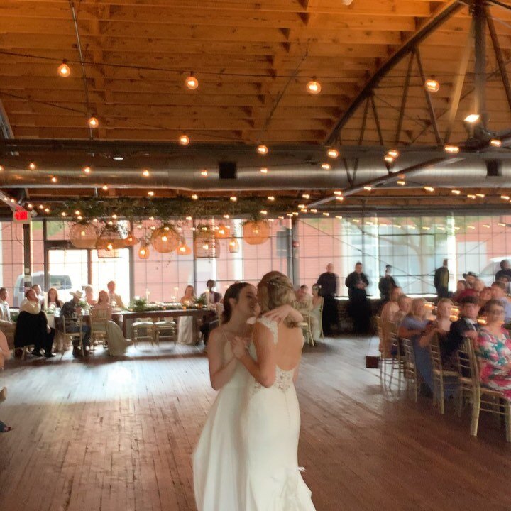 Sweet moments + shaking it @Summerour 

Katie+Kate🌈🔥&hearts;️🌈&hearts;️🔥🌈

#pridemonth 
#happypride
#pride
#juneweddings
#lbqt
#femaledj
#lgbtqia 
#loveislove 
#lgbtpride 
#sloanleemusic
#femaledj
#femaleweddingdj
#atlantaweddings
#atlantaweddin