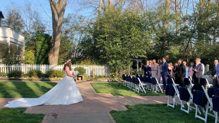 Small but sweet wedding ✨&hearts;️🕺🏻💃🏻&hearts;️💍✨ 

Without music these reels just don&rsquo;t hit the same .. so let&rsquo;s see if insta takes down this one like it has so many others I&rsquo;ve posted 🤷🏻&zwj;♀️

#theweathergirls
#itsraining