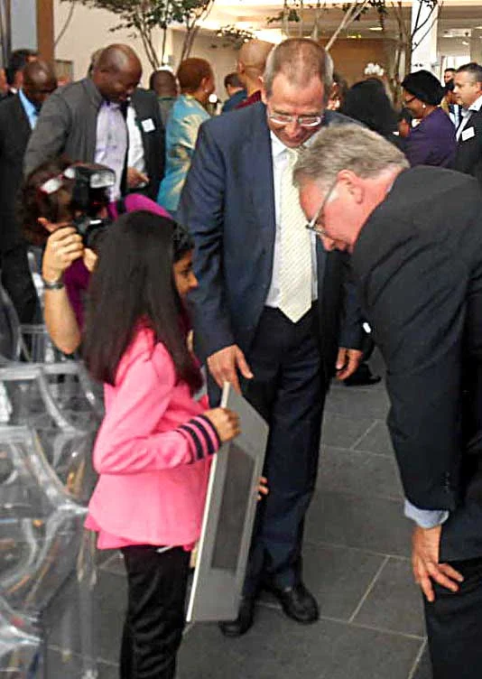 Afeefah Patel meets Warren Buffet.jpg