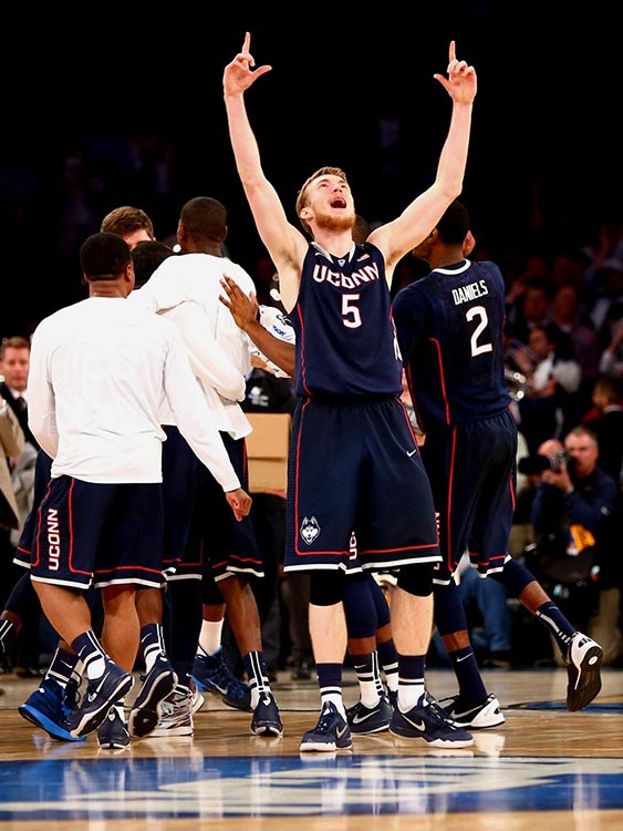 UConn reaches the Final Four after being sanctioned from postseason play a year ago. Life can change in 1 year. ( Al Tielemans/SI)