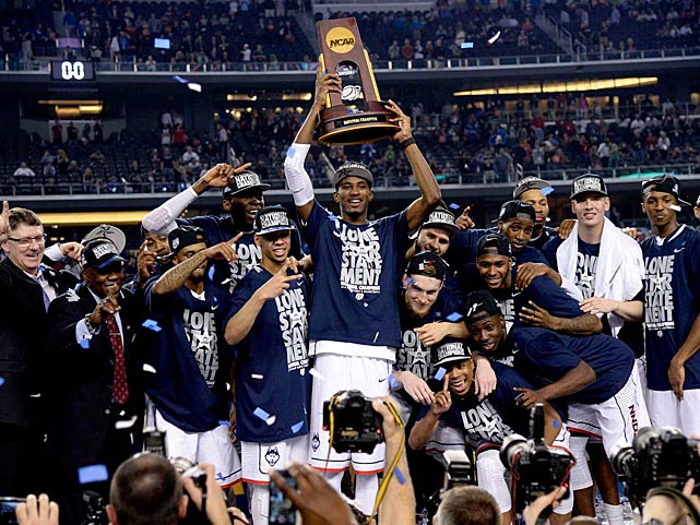 Deandre Daniels holds up the National Championship trophy for the world to see.(Greg Nelson/SI)