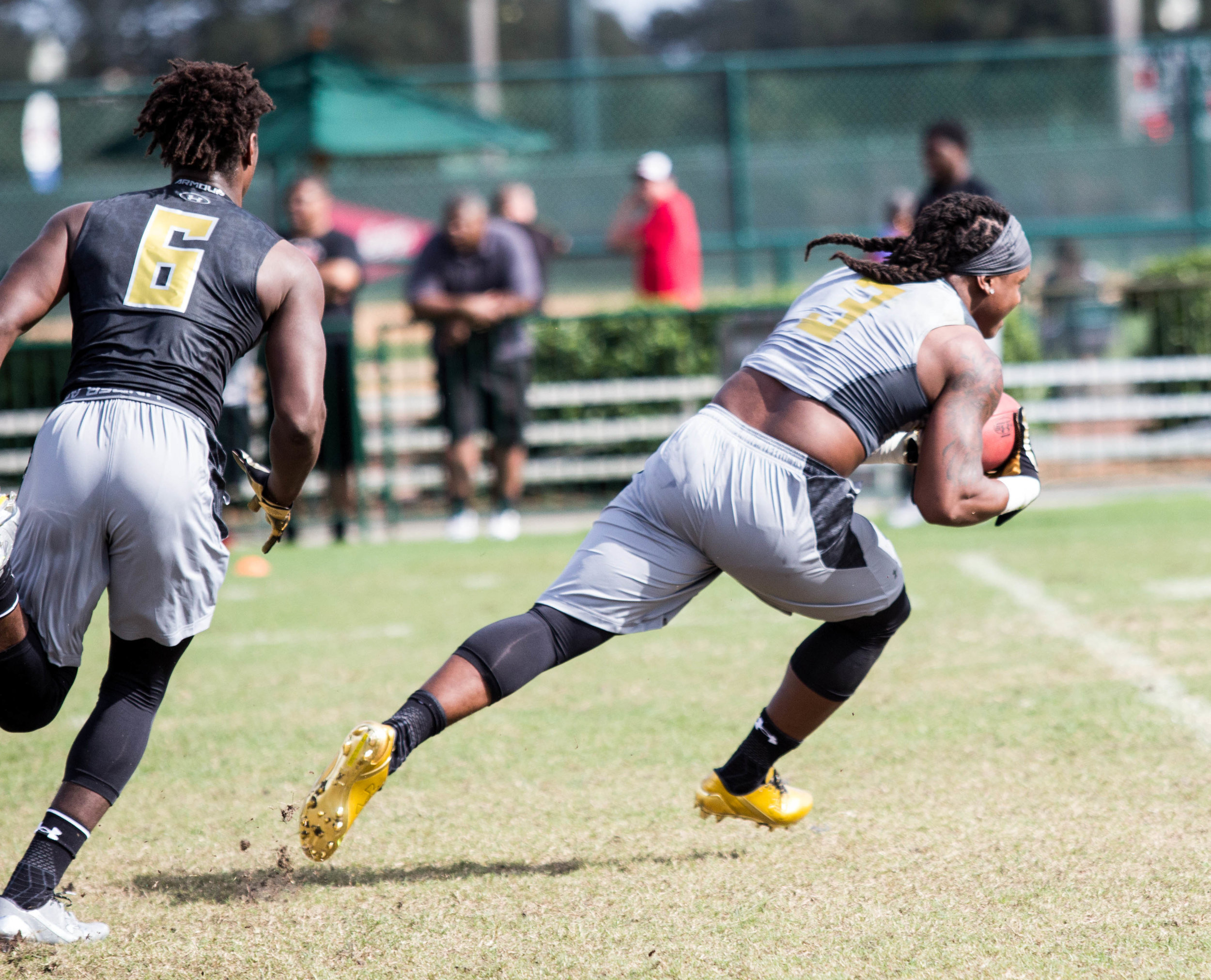 Anthony McFarland runs a route during the Under Armour Future 50 Camp in 2016. (James Sneed/Fan-I Sports) 