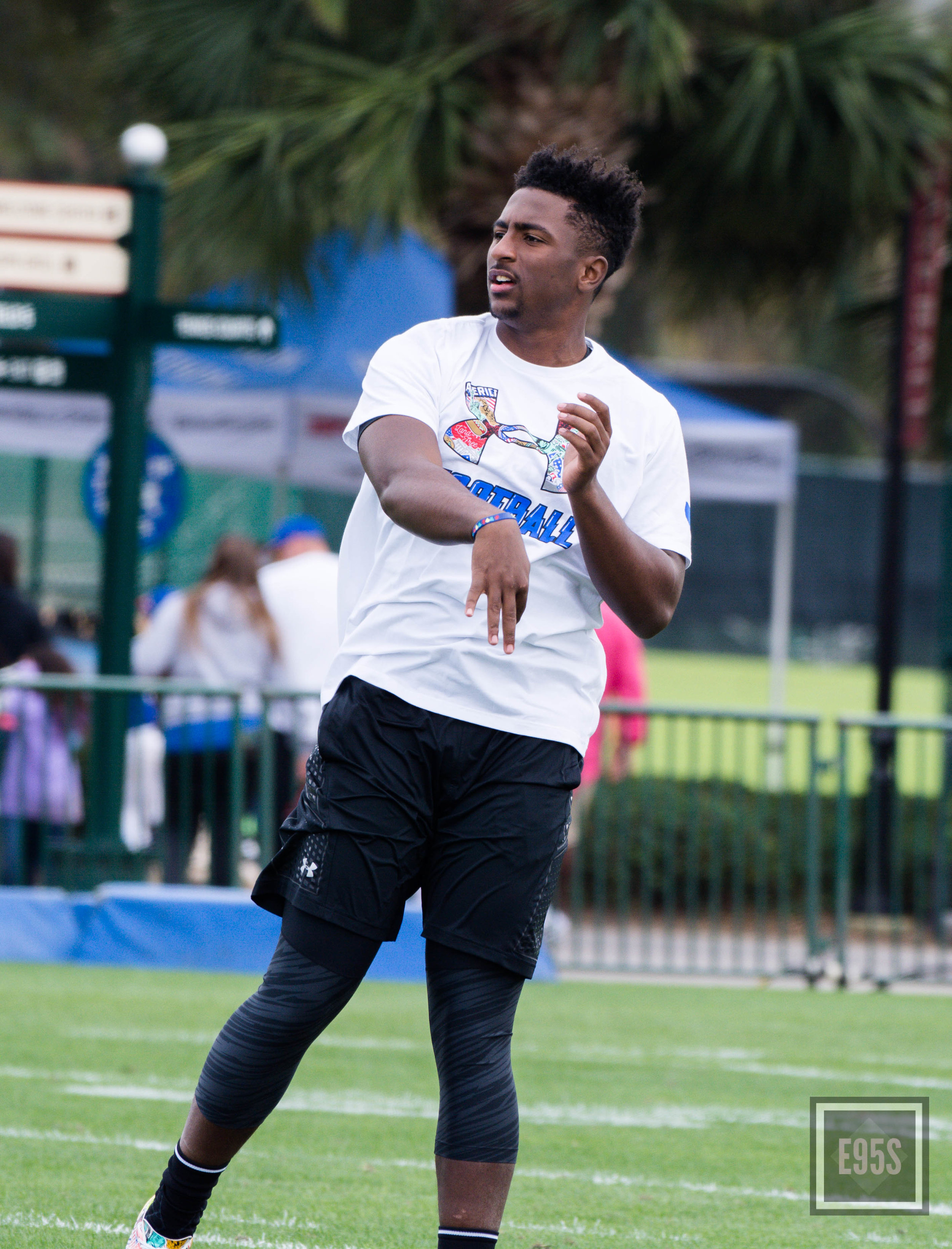Kasim Hill throws passes during the 2017 UA All-American practice. Hill also participated in the skills challenge. (Jaharia Dixon/ East 95th Street Photography) 