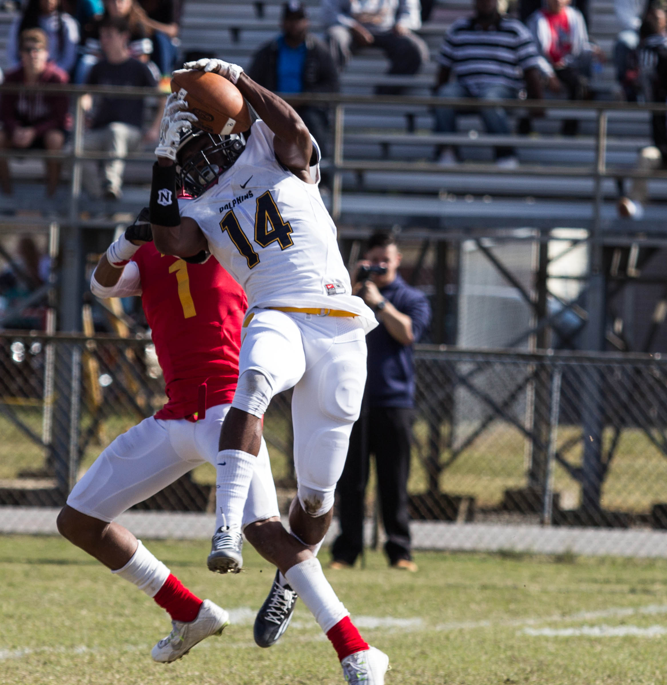 Tajh Capehart goes up for a catch against a Bayside High defender in 2015. Capehart along with a few other Ocean Lakes players, transferred to Bishop Sullivan in the 2016 season. (James Sneed/Fan-I Sports)