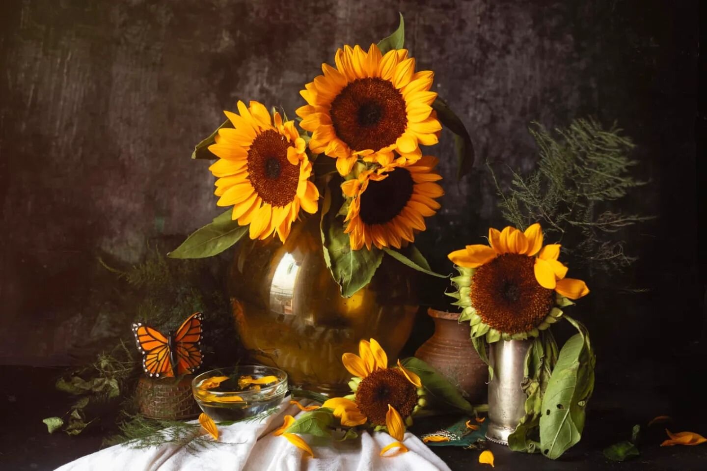 Delightful sunflowers to brighten up your day🌻

#brightenupyourday #sunflowers🌻 #peacefulart #lettinglightin