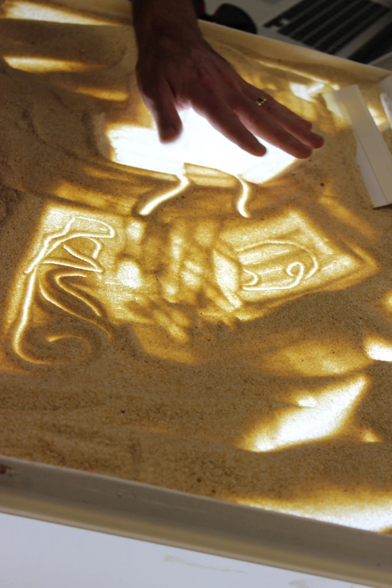 sand animation steven aiton 2.jpg