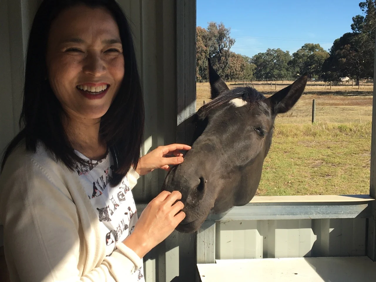 Yuko%20Takahashi%20with%20horse.jpg