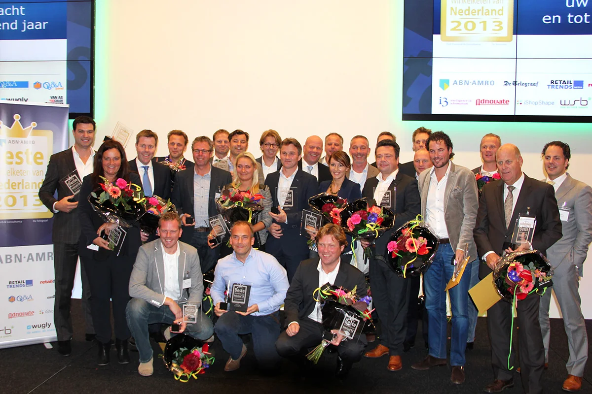 A “family” picture with all the awarded participants.