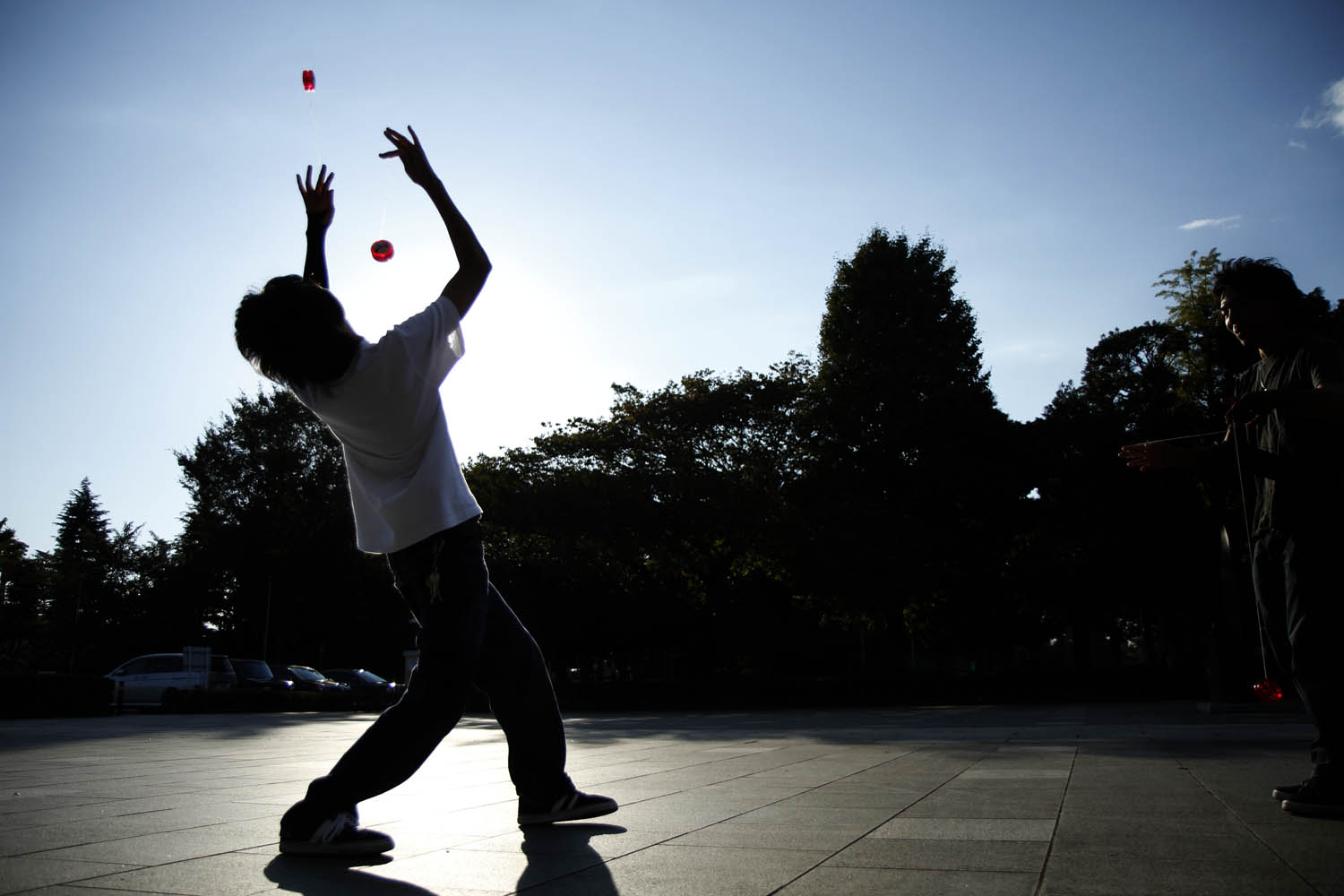  Where do some of the best yo-yoers go to practice? Apparently they go to a park just outside of Tokyo. Here former world yo-yo champion Takumi Nagase practices in a park in Kawaguchi, Japan, using two yo-yos, his specialty. 