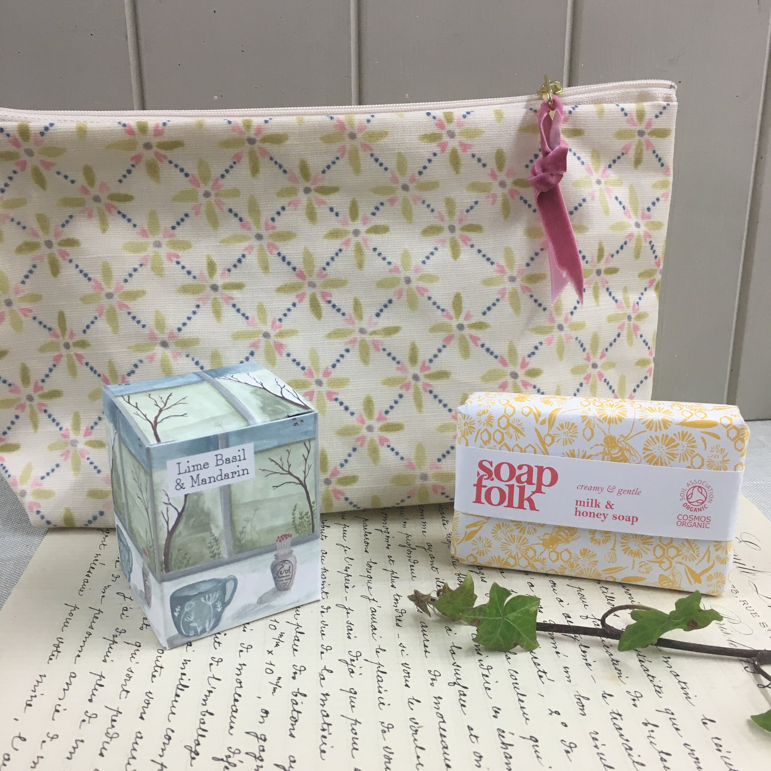 gift box small washbag, soapfolk and candle