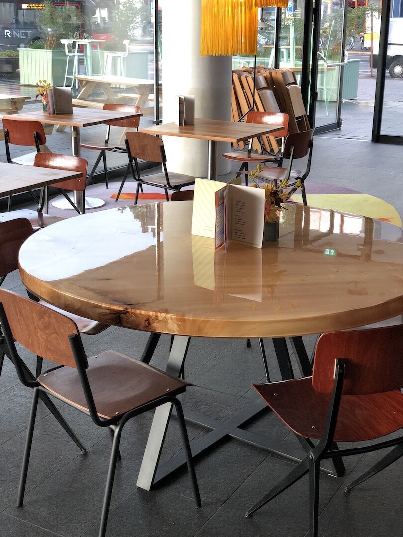 Wederzijds Grafiek lamp Ronde eettafels in epoxy — VANOUDS Amsterdam | Epoxy tafel op maat