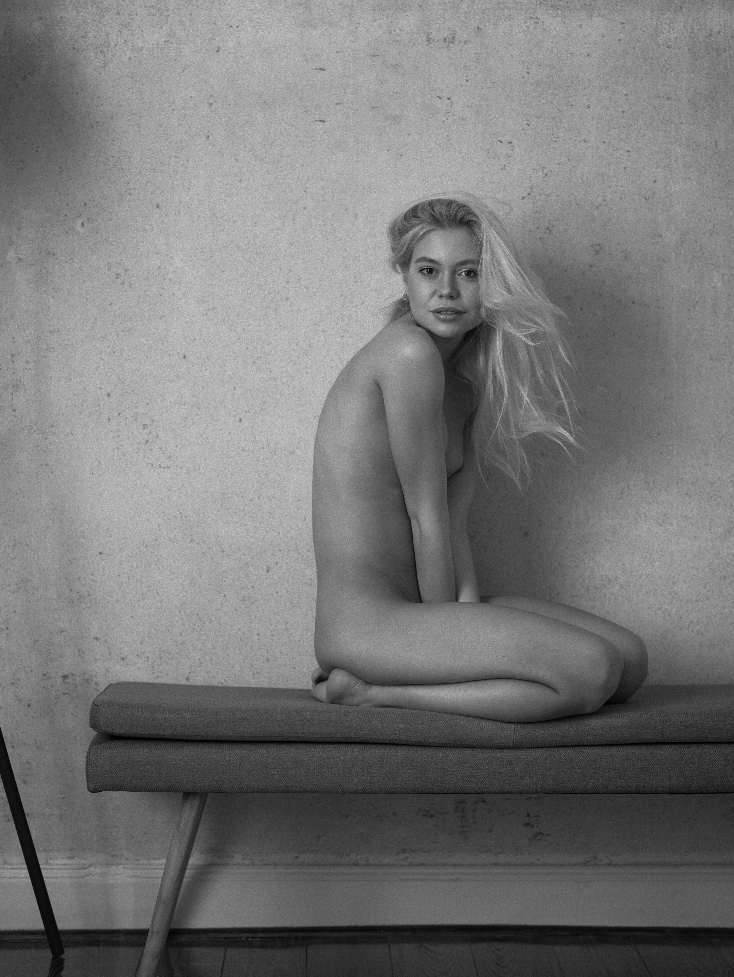 Fotograf Bonn Akt Aktfotografie Sinnliche Sensual Fine Art Nude Lingerie Dessous Schwarzweiss P1034603_DxOFP.jpg