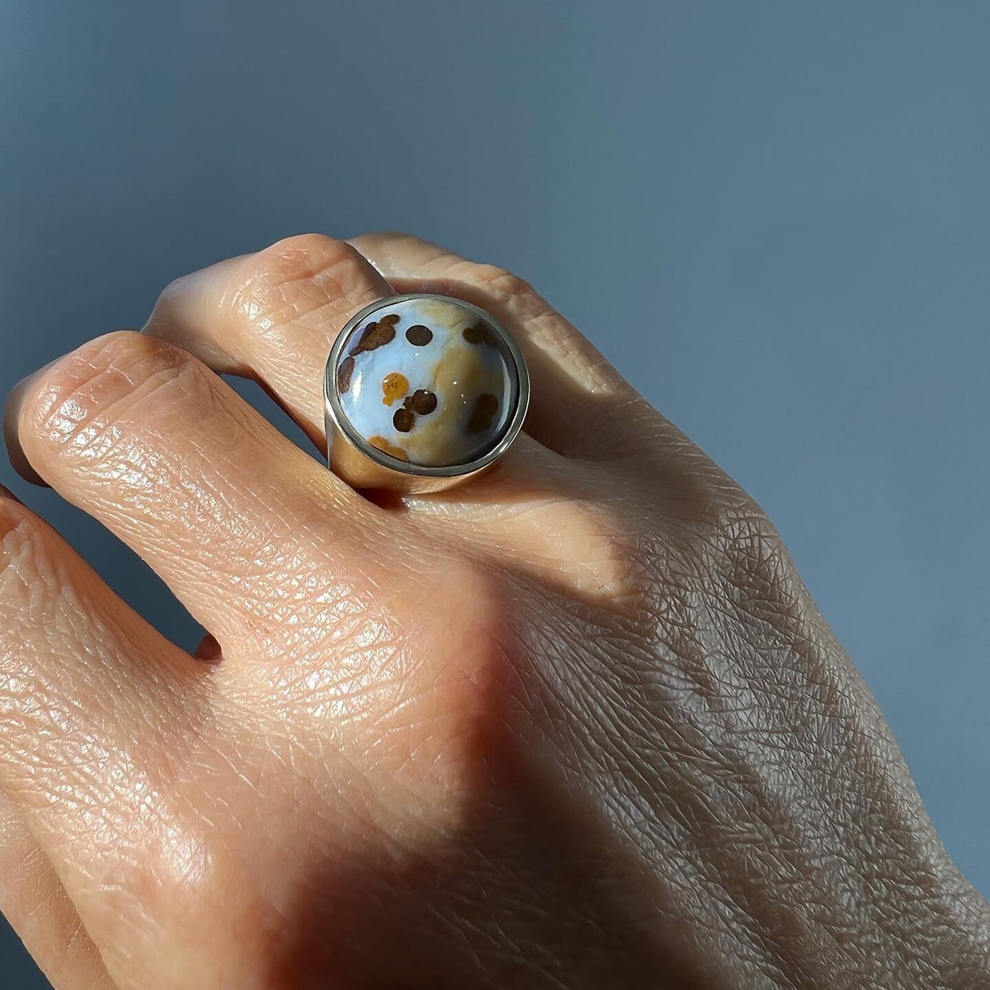 Mona ring with speckled agate