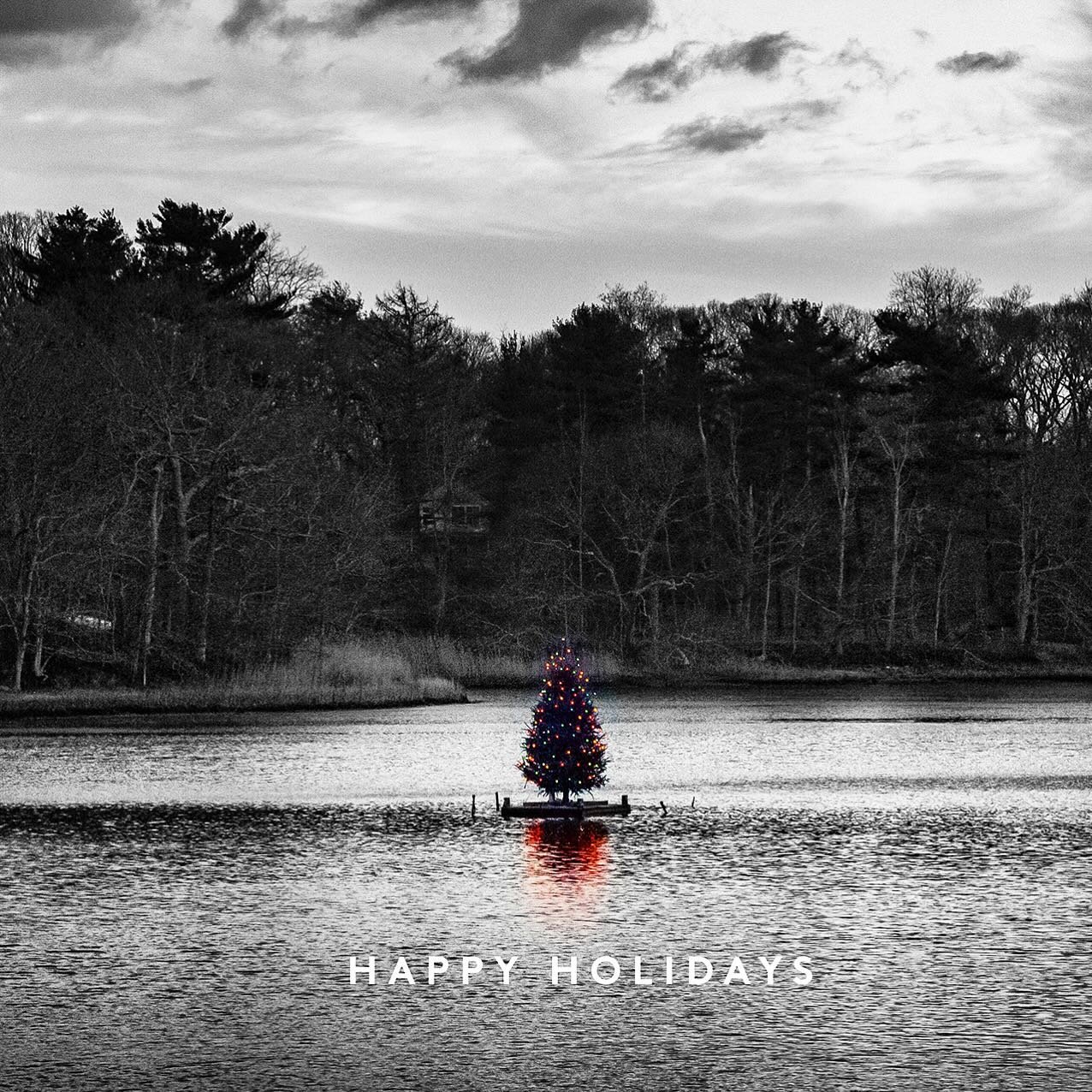 Greetings from Shelter Island, NY. Peace. 
.
.
#shelterislandny #northfork #water #reflection #reflections #christmasdecor #christmastree #christmaslights #bnw #bnw_greatshots #bnw_captures #bnwzone #bnwsouls #bnwphoto #bnwlife