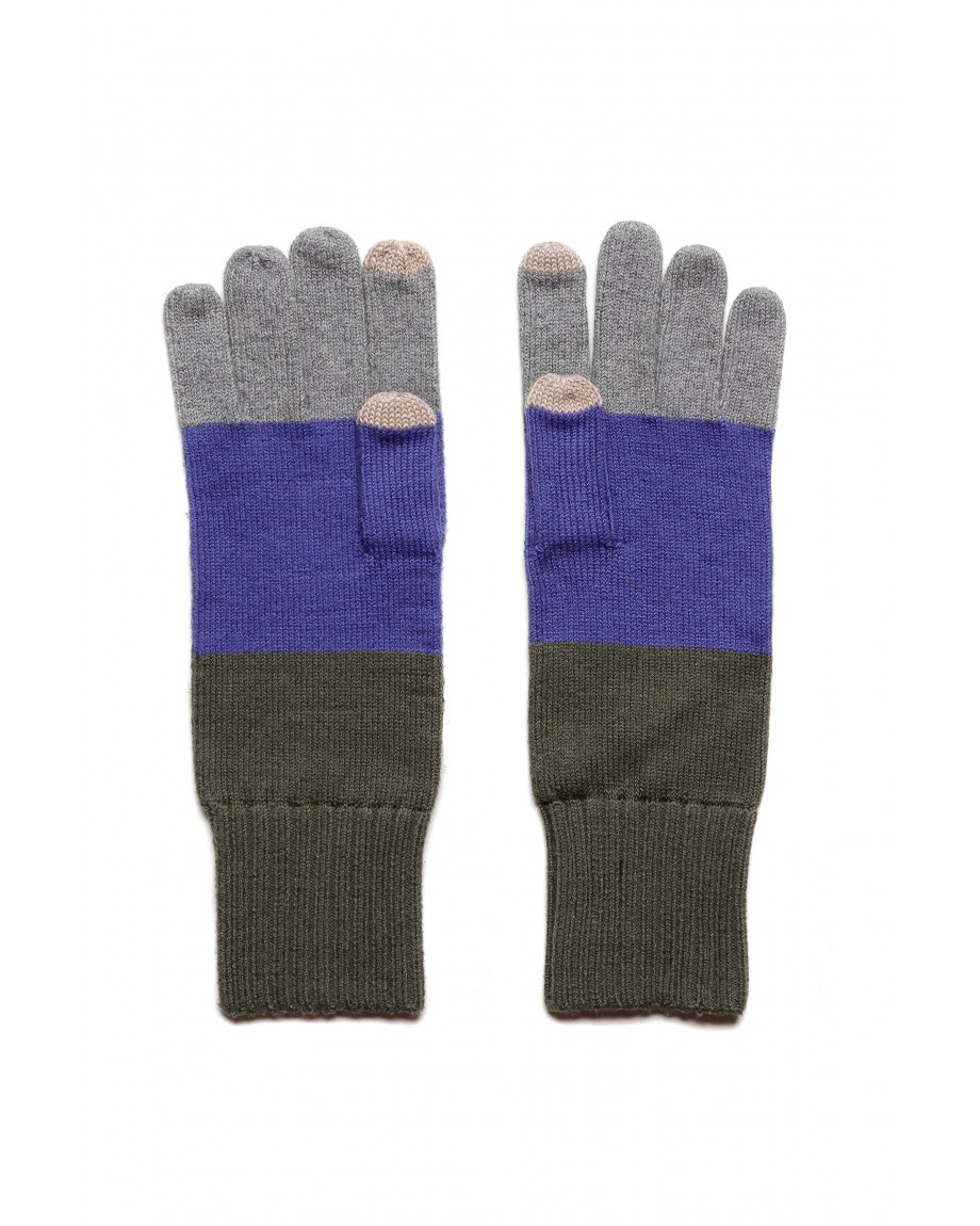 Gloves 3.jpg