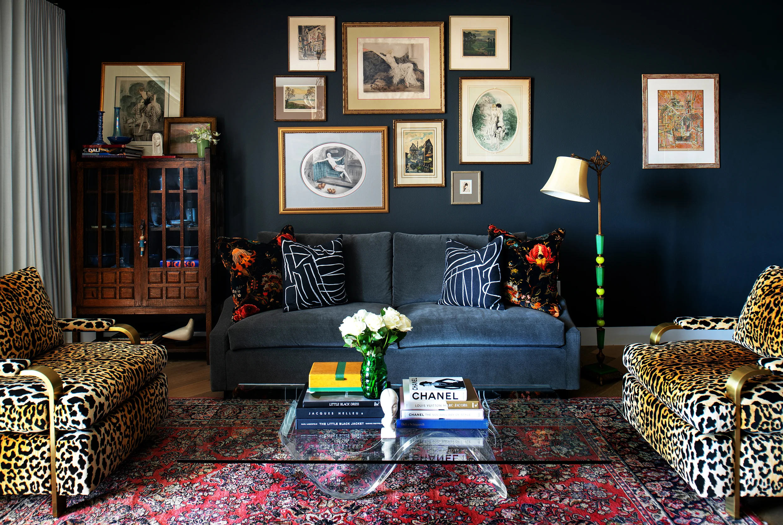 LISA GILMORE DESIGN | NAVY WALLS LIVING ROOM
